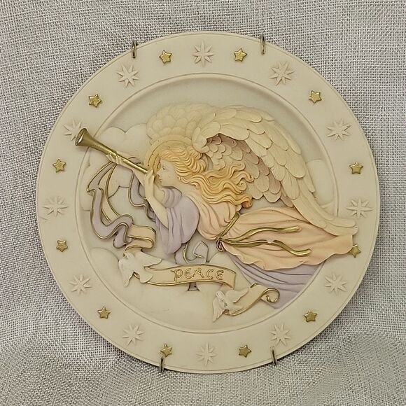Seraphim Collection Angel Gwyndolyn Heavens Triumph 8" Plate and ornament - Picture 2 of 10